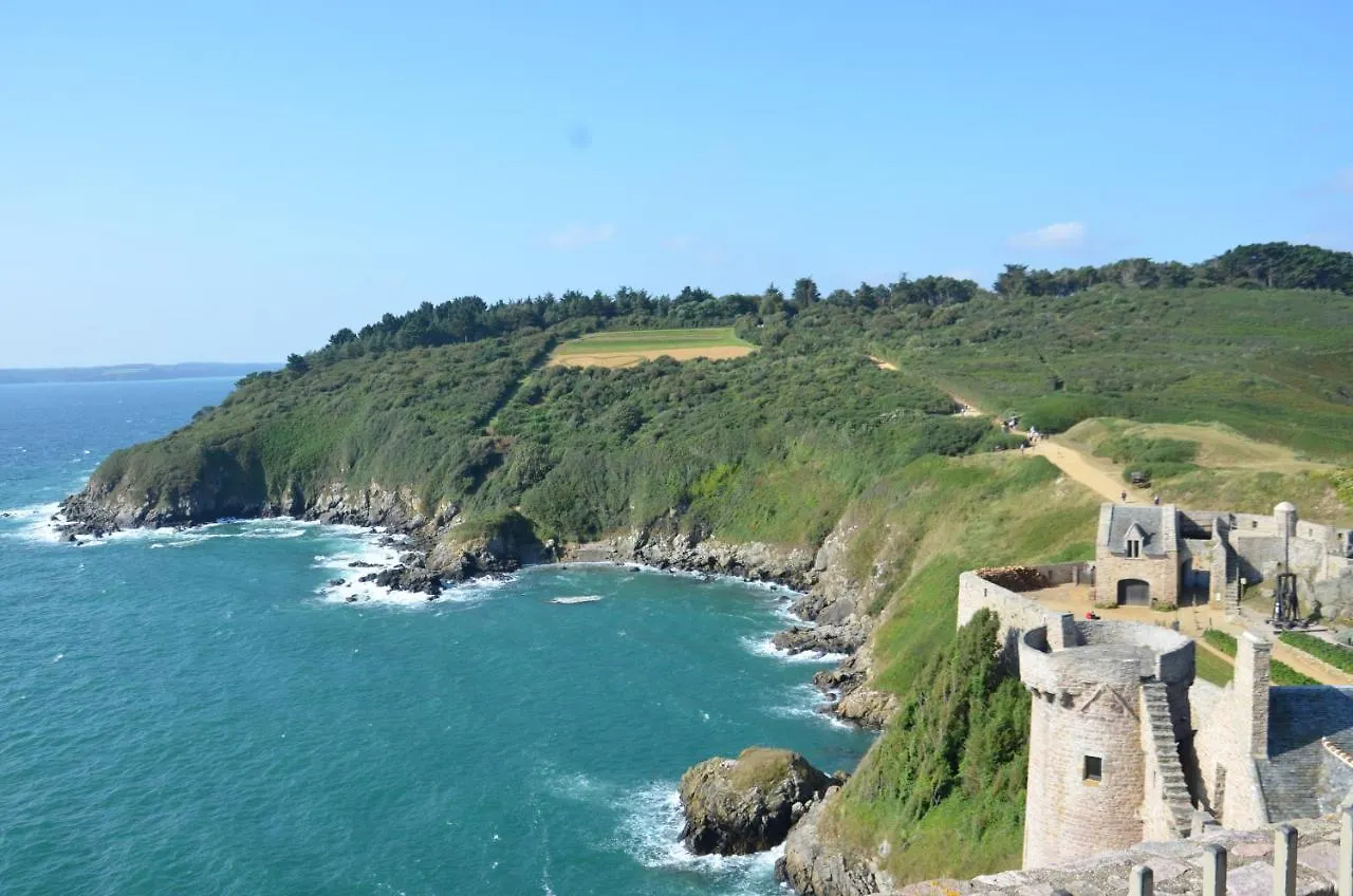 Bleu Outremer Saint-Cast-le-Guildo 0*,