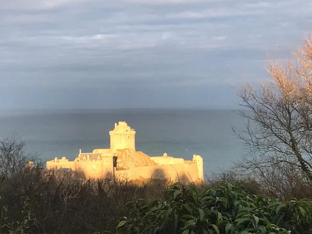 Bleu Outremer Saint-Cast-le-Guildo