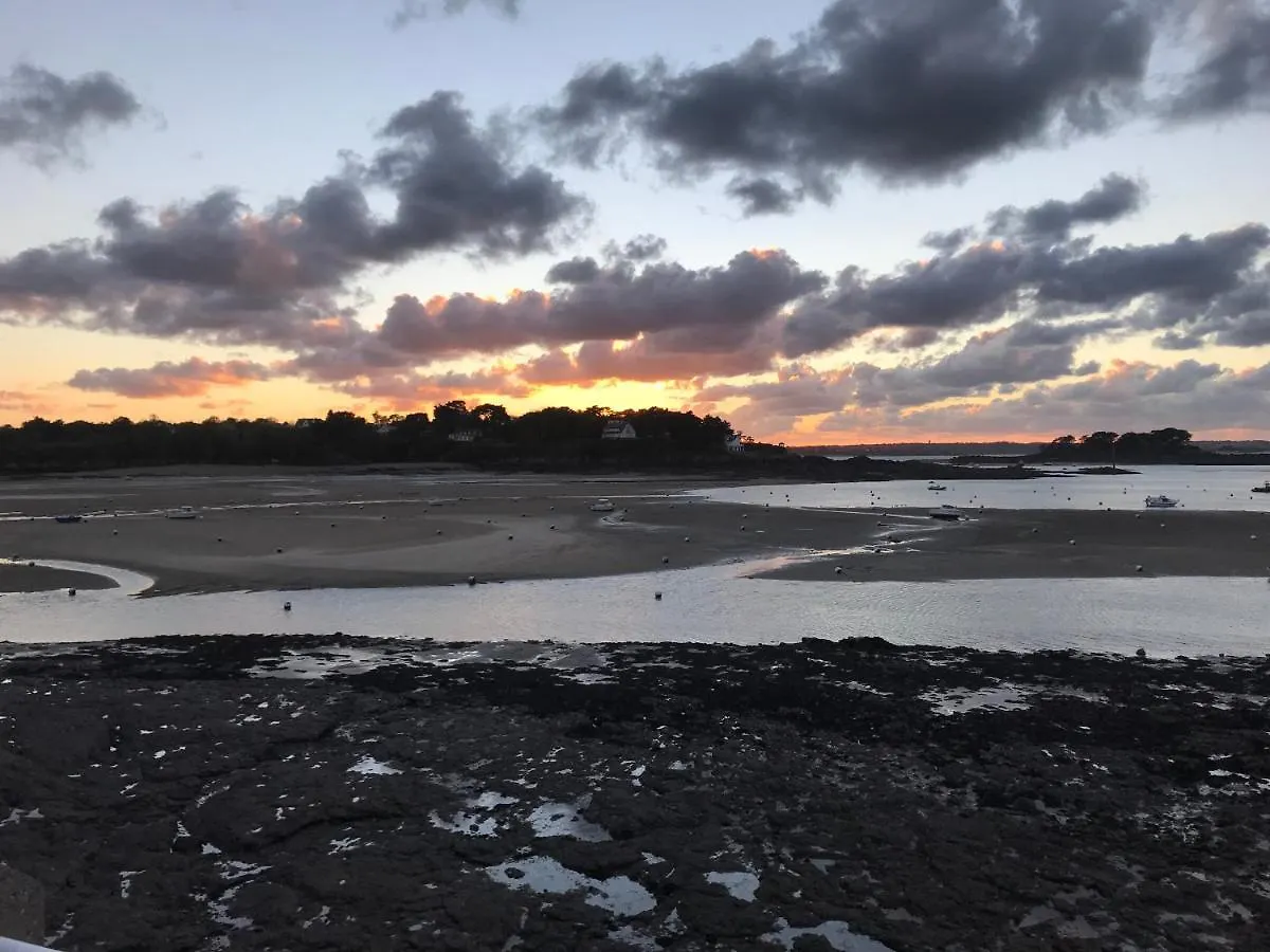Bleu Outremer Saint-Cast-le-Guildo 0*,